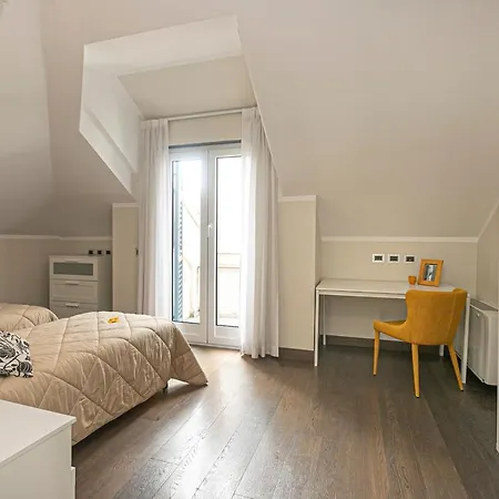 Real Italian Estate - Penthouse Génova