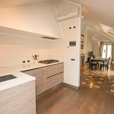 Real Italian Estate - Penthouse Apartamento Génova