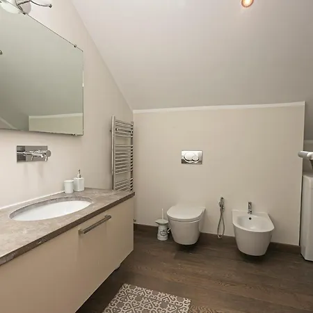Real Italian Estate - Penthouse Génova